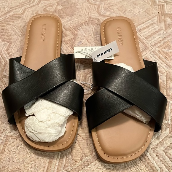 Old Navy Black Faux-Leather Cross-Strap Sandals / NWT/ 7.5 - Picture 2 of 6